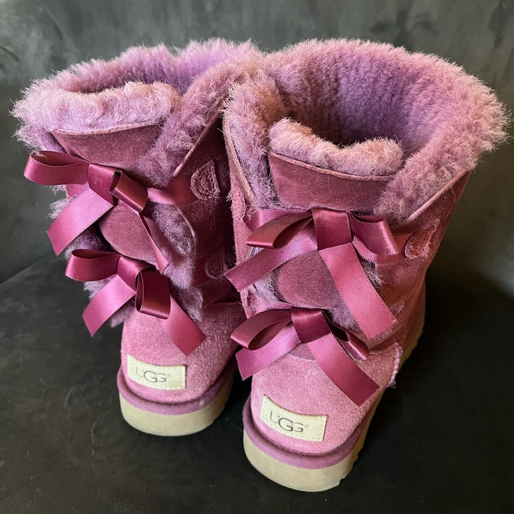 “Mangosteen” Bailey Bow Uggs